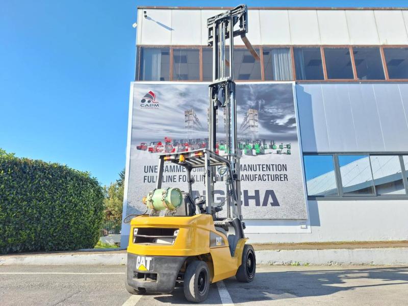 Carrelli elevatori Caterpillar GP30NTD