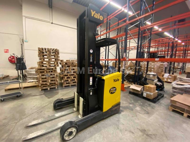 Carrello elevatore retrattile Yale MR14