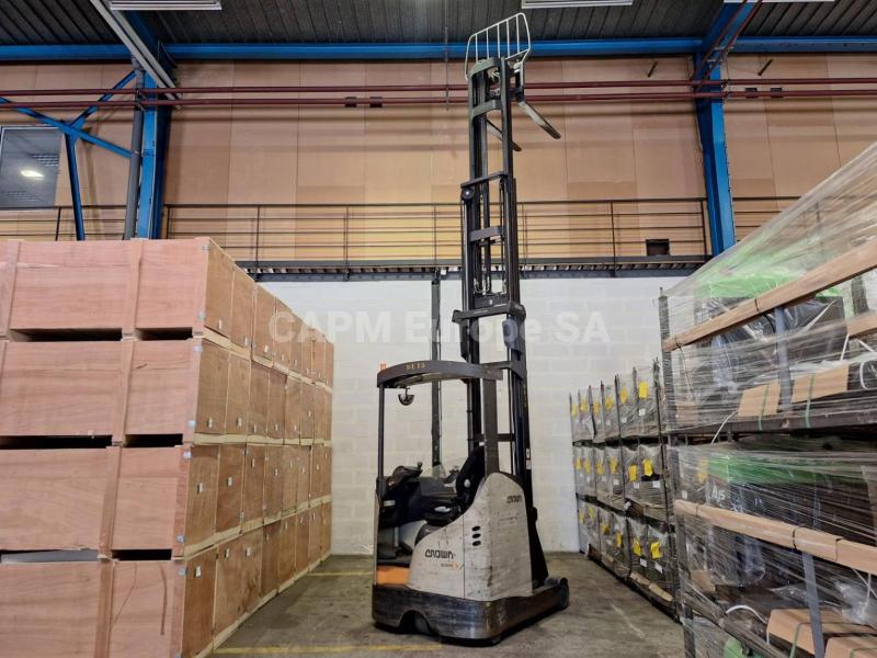 empilhador a mastro retráctil Crown ESR 5260-14 OPT 2