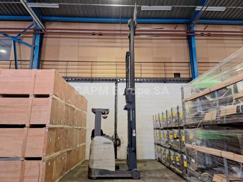 empilhador a mastro retráctil Crown ESR 5260-14 OPT 2