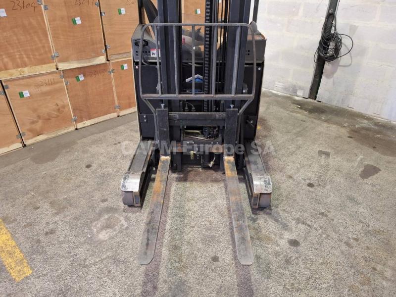 empilhador a mastro retráctil Crown ESR 5260-14 OPT 2