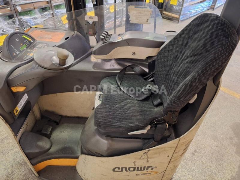 empilhador a mastro retráctil Crown ESR 5260-14 OPT 2