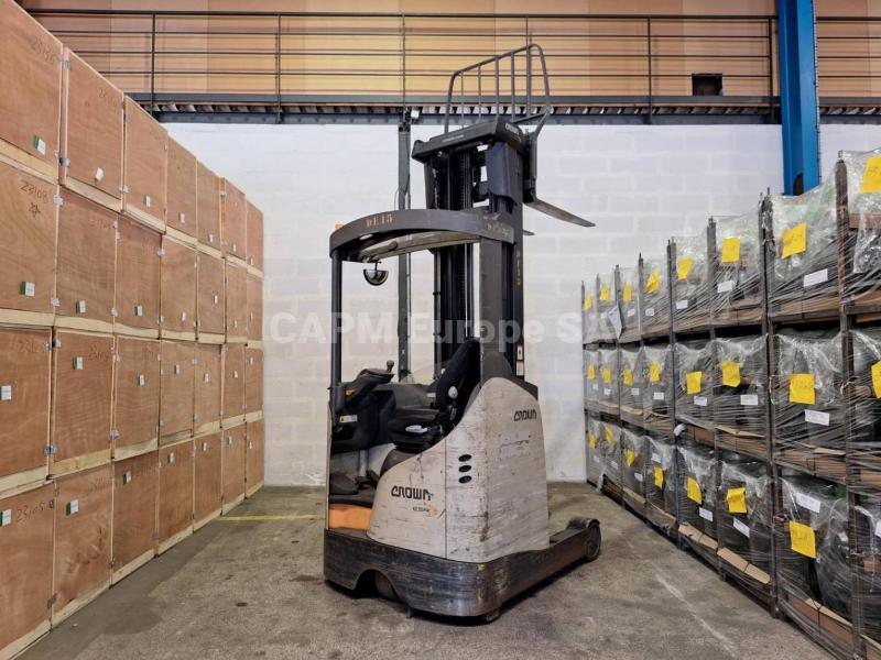 empilhador a mastro retráctil Crown ESR 5260-14 OPT 2