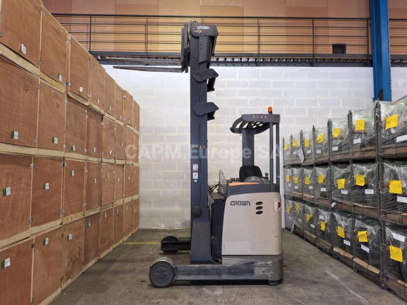 Carrello elevatore retrattile Crown ESR 5260