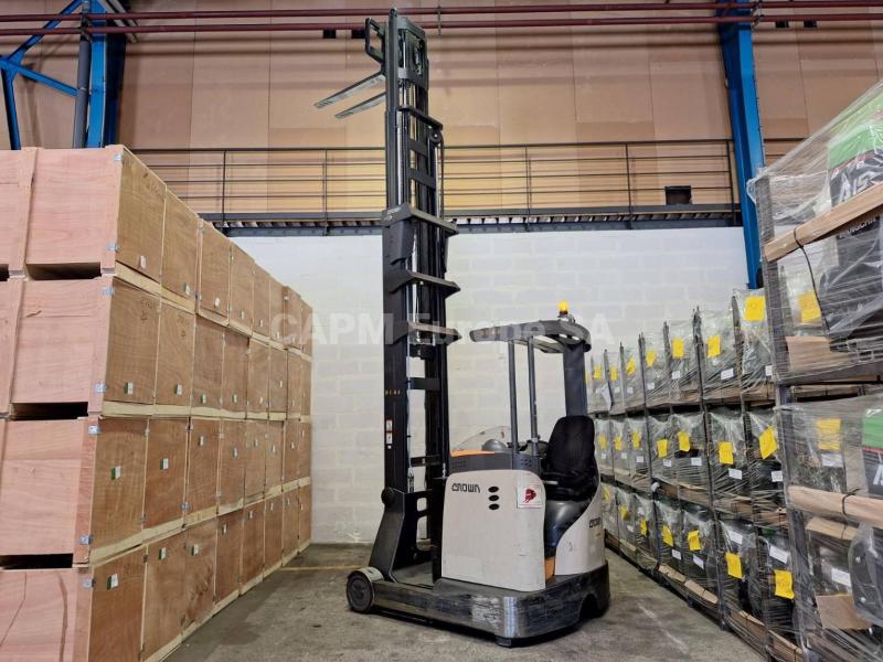 Carrello elevatore retrattile Crown ESR 5260