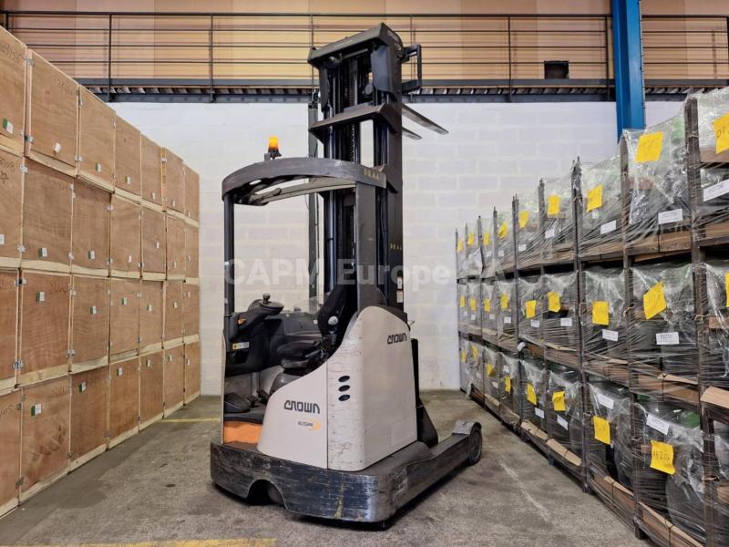 Carrello elevatore retrattile Crown ESR 5260