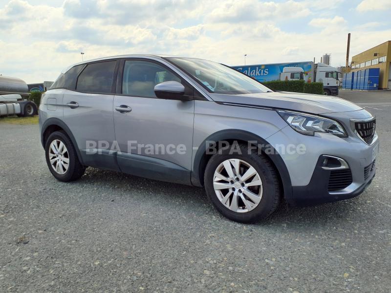 Voiture Peugeot 3008 ACTIVE 120CV Berline