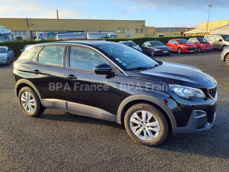 Voiture Peugeot 3008 ACTIVE 120CV Berline