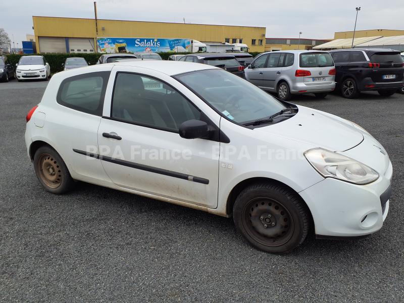 Voiture Renault Clio III - 75CH AIR 1.5L DCI Berline