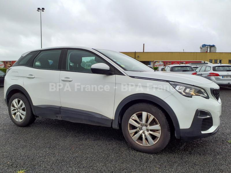 Voiture Peugeot 3008 ACTIVE 120CV Berline