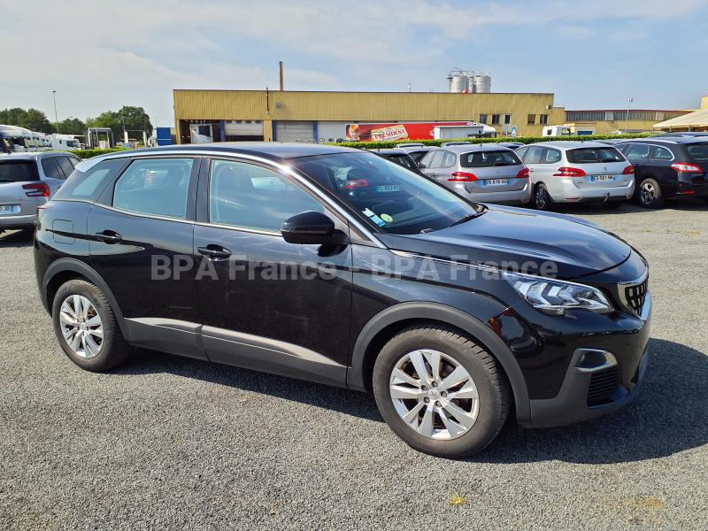 Voiture Peugeot 3008 ACTIVE 120CV Berline