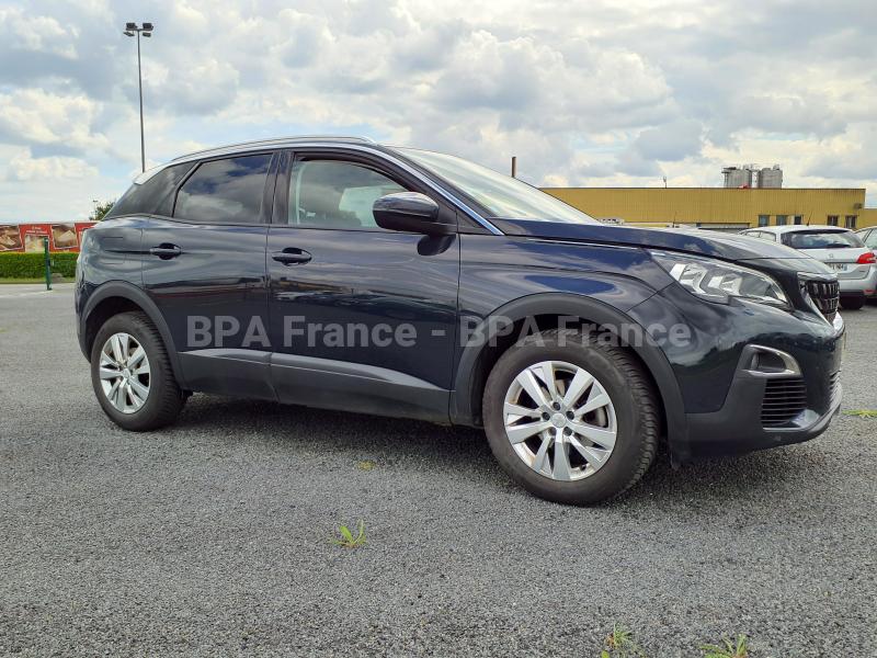 Voiture Peugeot 3008 ACTIVE  130CV EAT8 Berline