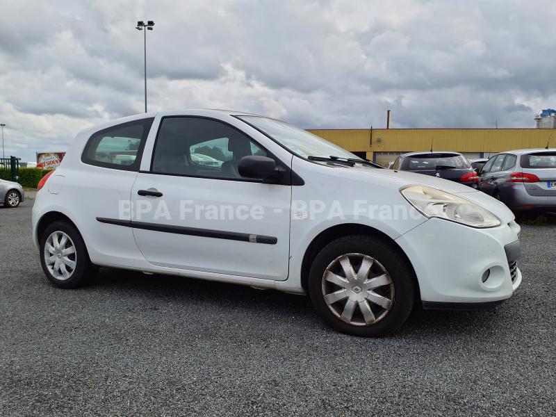 Voiture Renault Clio III - 75CH AIR 1.5L DCI Berline