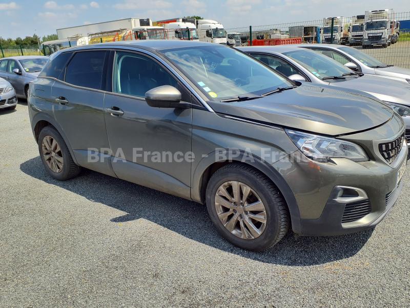 Voiture Peugeot 3008 ACTIVE  130CV EAT8 Berline