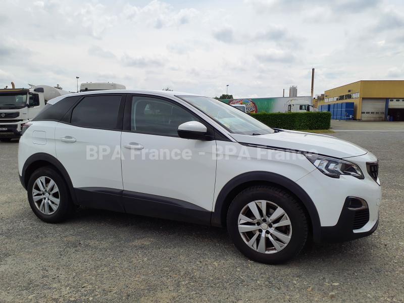 Voiture Peugeot 3008 ACTIVE 130CV Berline