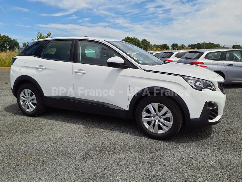 Voiture Peugeot 3008 ACTIVE 120CV Berline