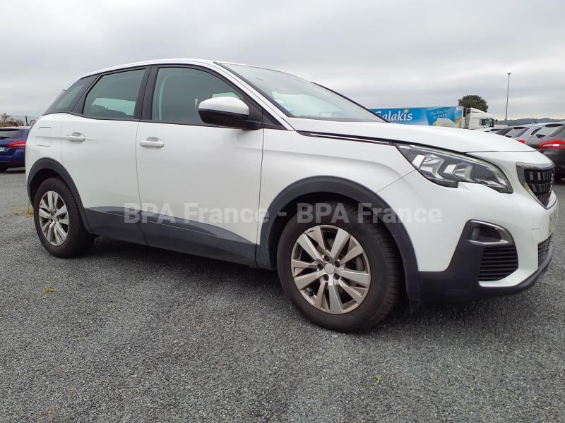 Voiture Peugeot 3008 ACTIVE 130CV Berline