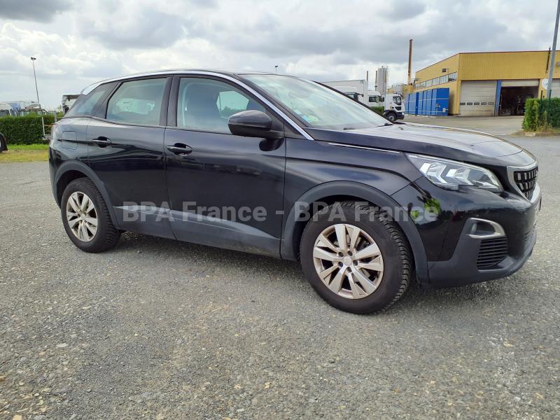 Voiture Peugeot 3008 ACTIVE 120CV Berline