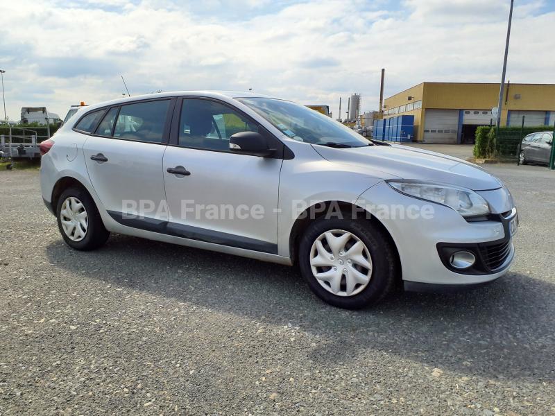 Voiture Renault Megane III - 90CH ESTATE AUTHENTIQUE 1.5L Berline