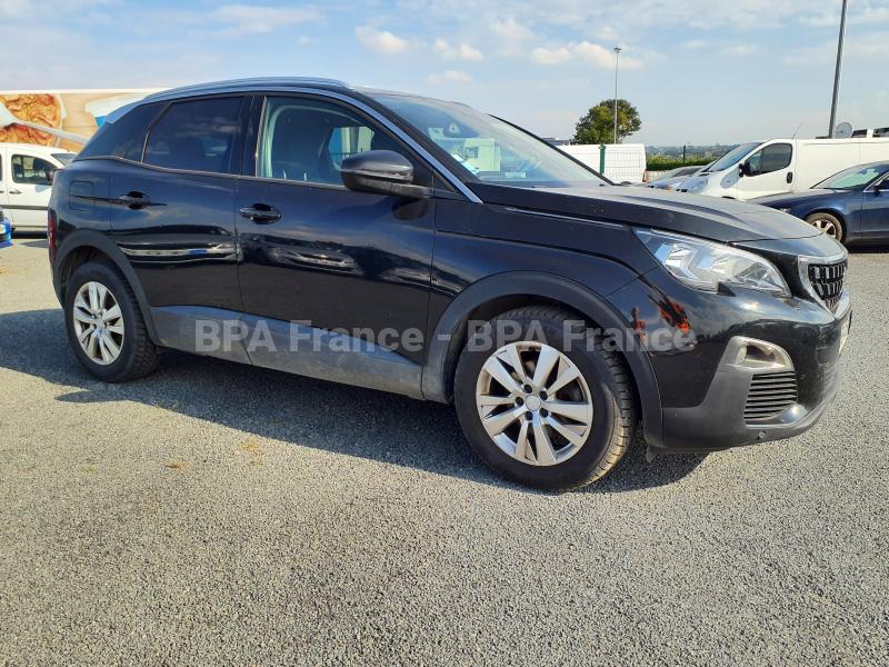 Voiture Peugeot 3008 ACTIVE  130CV EAT8 Berline