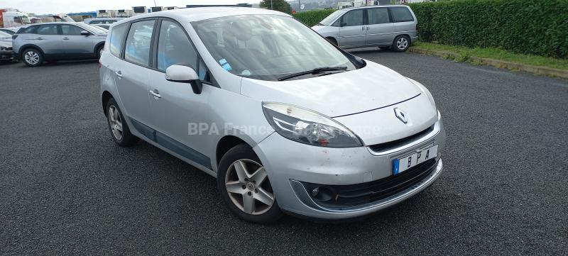 Car Renault Scenic GD III-110CH EXPRESSION 1.5 DCI Sedan