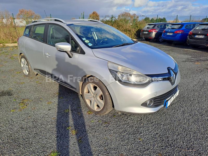 Automobil Renault Clio IV - 75CH ESTATE ZEN 1.5L DCI Sedan