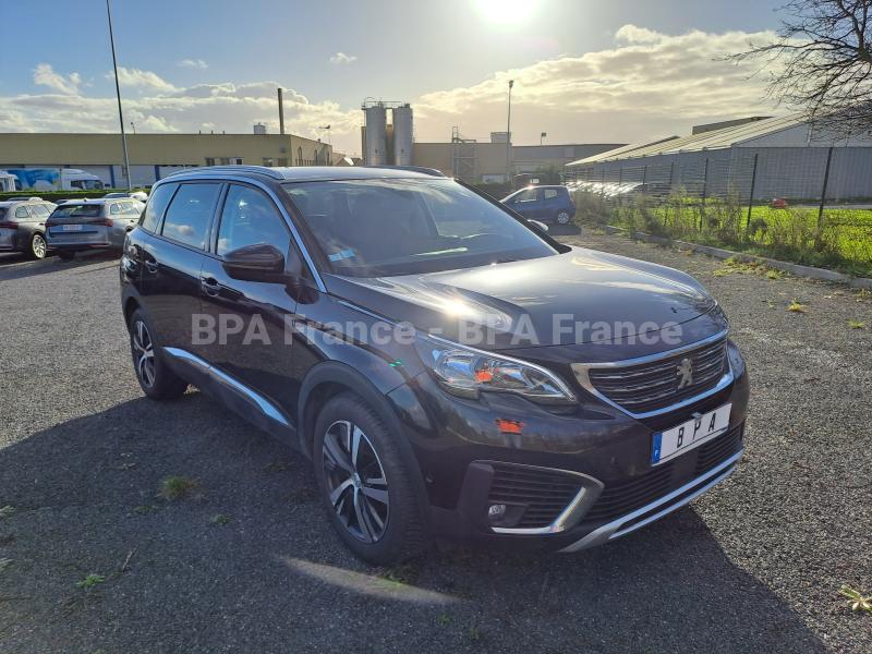 Automobil Peugeot 5008 ALLURE 130CV EAT8 Sedan