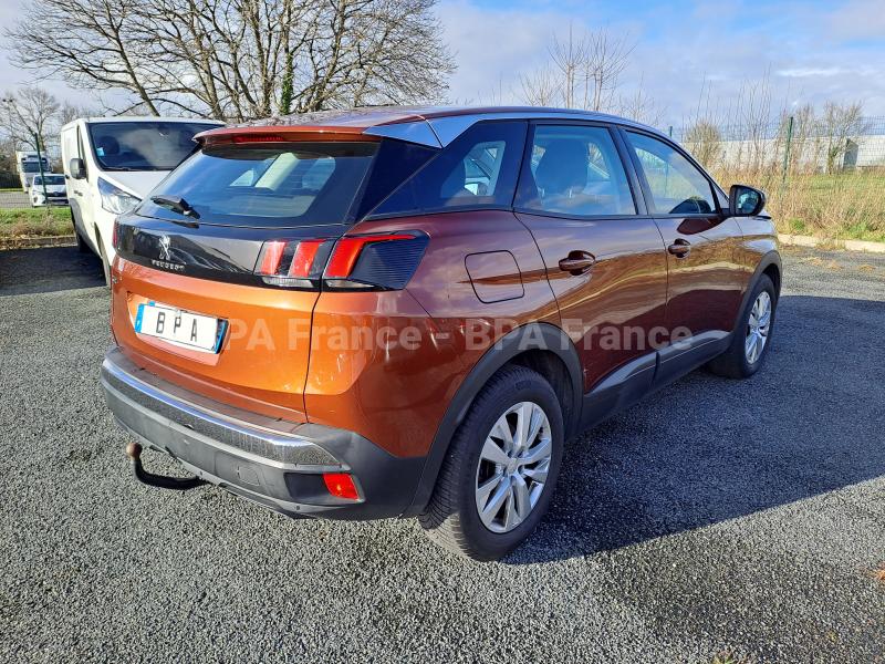 Voiture Peugeot 3008 ACTIVE  130CV EAT8 Berline