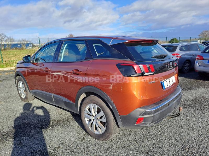 Voiture Peugeot 3008 ACTIVE  130CV EAT8 Berline