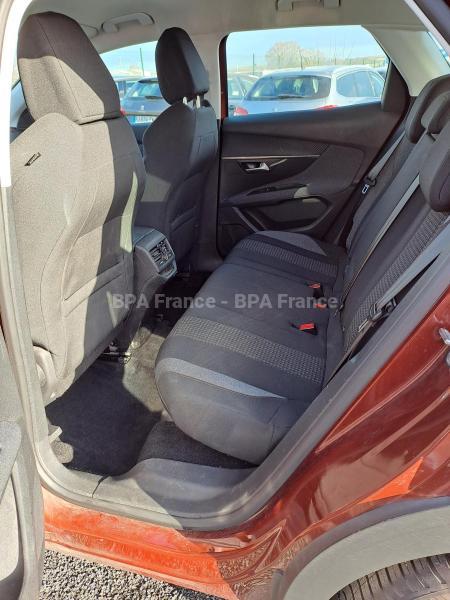 Voiture Peugeot 3008 ACTIVE  130CV EAT8 Berline