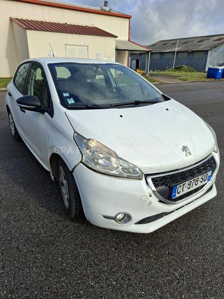 Automobil Peugeot 208 68 CH - AFFAIRE HDI Sedan