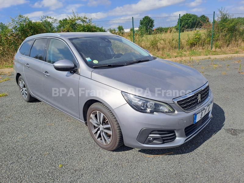 Automobil Peugeot 308 SW ALLURE 100CV Sedan