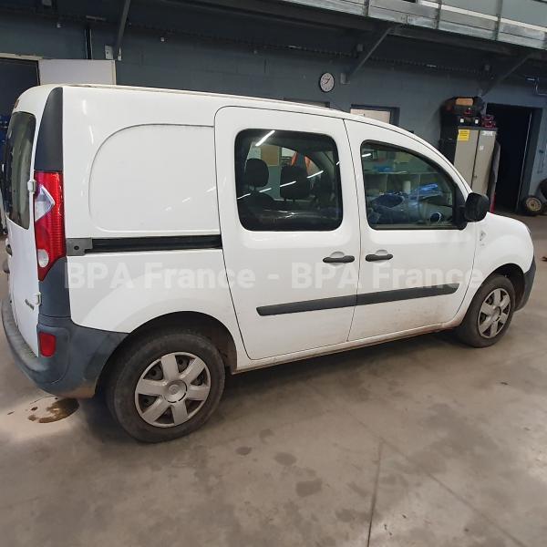 Automobil RENAULT VUL KANGOO 2 DCI 75 CV Sedan