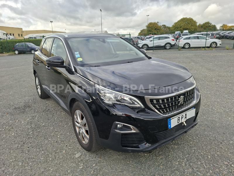 Automobil Peugeot 3008 ACTIVE 130CV EAT8 Sedan