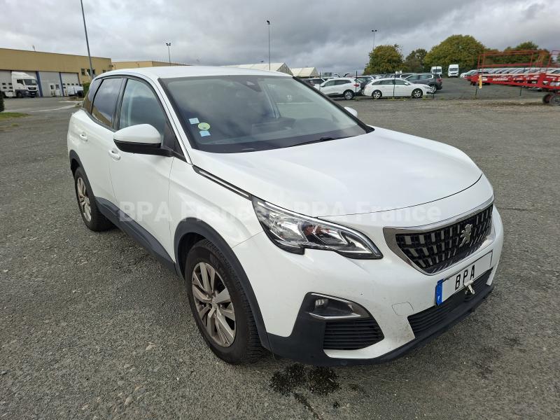 Automobil Peugeot 3008 ACTIVE BUSINESS 130CV EAT8 Sedan