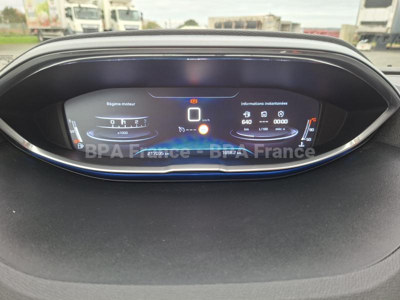 Car Peugeot 3008 ACTIVE 120CV Sedan