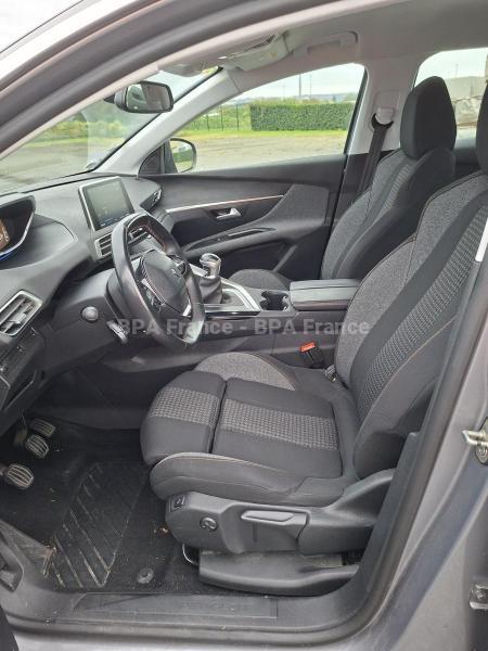 Car Peugeot 3008 ACTIVE 120CV Sedan