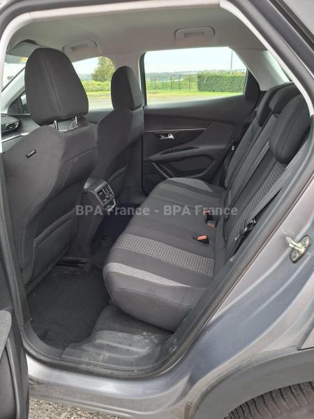 Car Peugeot 3008 ACTIVE 120CV Sedan