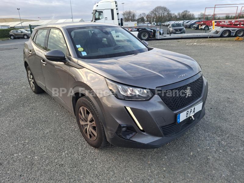 Automobil Peugeot 2008 BLUE HDI SW ALLURE 100CV Sedan