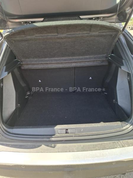 Voiture Peugeot 2008 ACTIVE PACK ESSENCE 100CV Berline