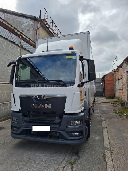 truck MAN TGS 26.400 Box Moving