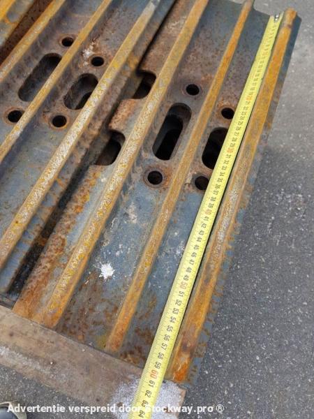 Hyundai Track Pads - Robex 220 - 600mm. 