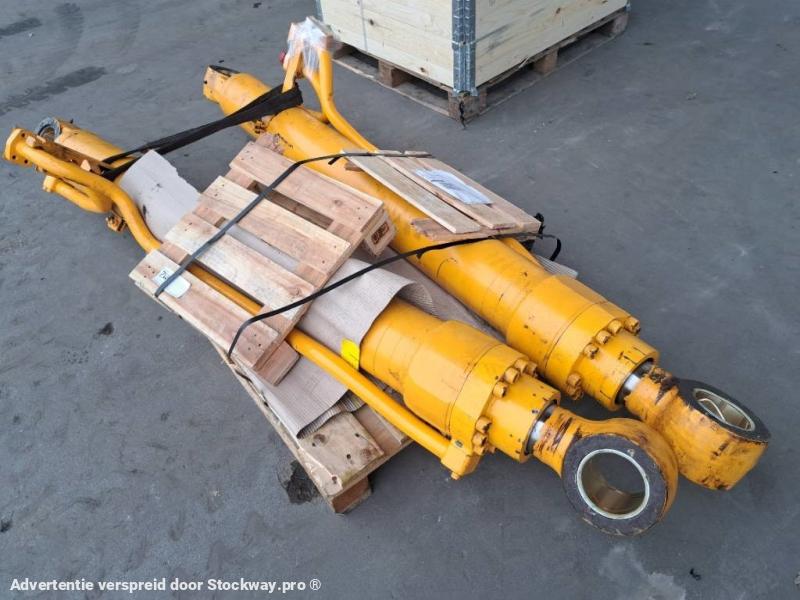 Photo Hyundai Boom Cylinder LH - Robex 360 LC-7, 31NA-50122  image 3/8