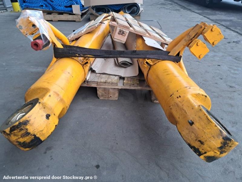 Photo Hyundai Boom Cylinder LH - Robex 360 LC-7, 31NA-50122  image 5/8