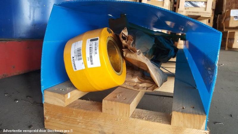 Photo Hyundai R320 LC-3 Boom Cylinder RH - R320 LC-7, 31N9-50111 image 3/10
