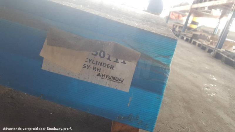 Photo Hyundai R320 LC-3 Boom Cylinder RH - R320 LC-7, 31N9-50111 image 6/10