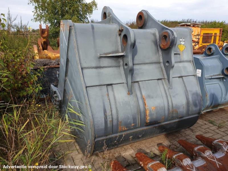 Photo Hyundai Excavator Digging Bucket - Robex 800  image 3/6