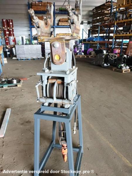 Photo Fuchs Hydraulic Loading Hook  image 2/6