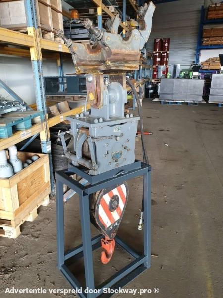 Photo Fuchs Hydraulic Loading Hook  image 1/8