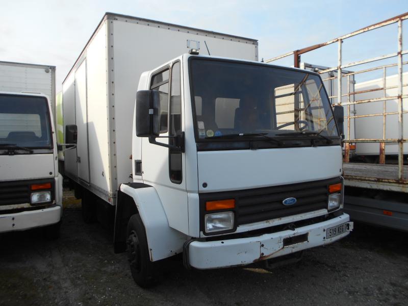 Camion Ford cargo 0913 Fourgon